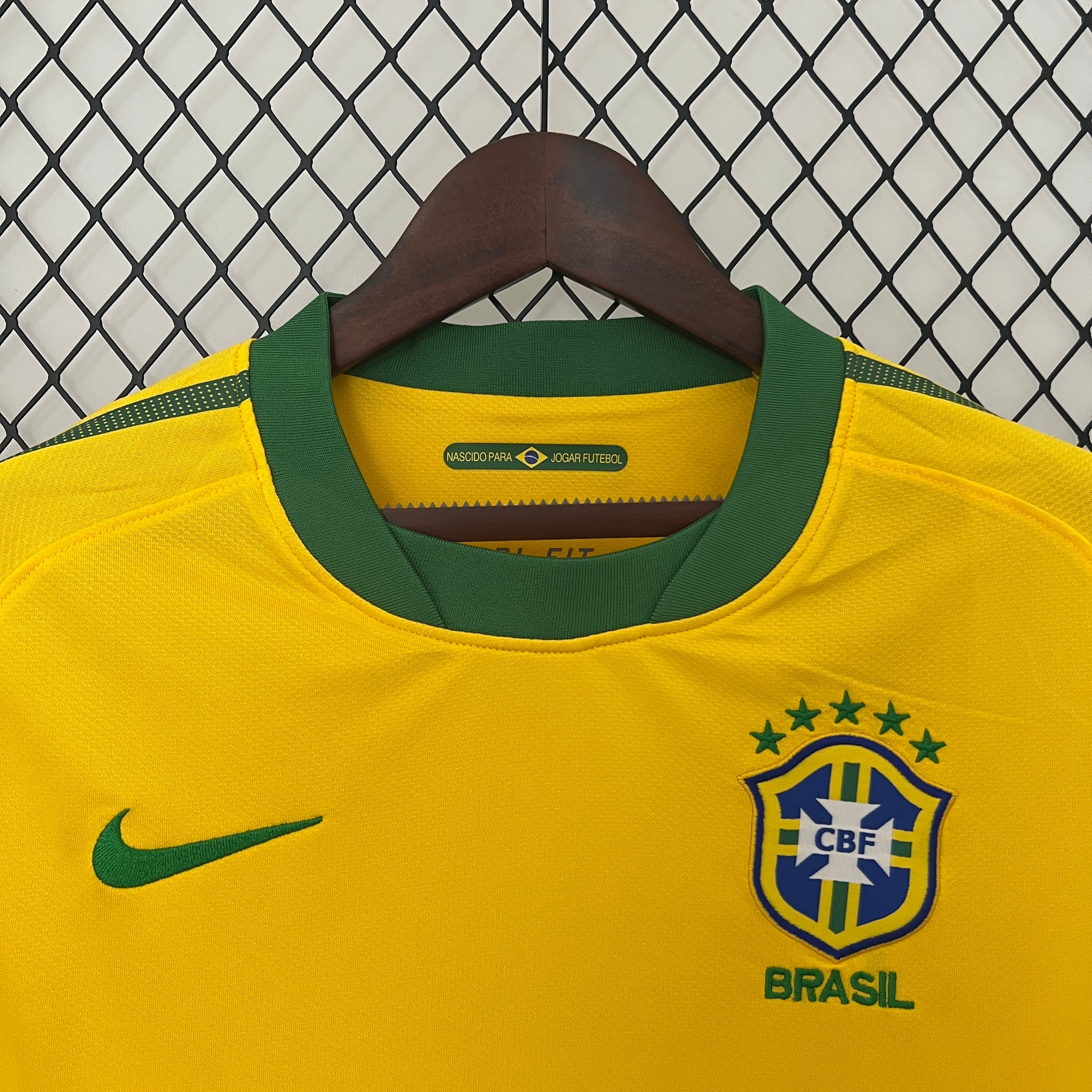 Camiseta Brasil 2010 - Local - Retro